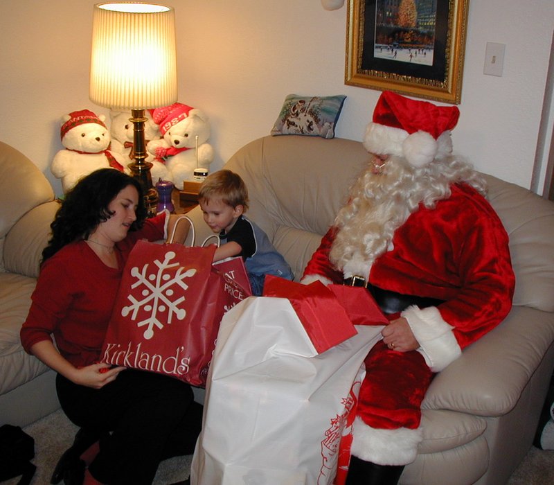 2001-12-24-Xmas-eve-06-Santa-Suzi-Chance.JPG
