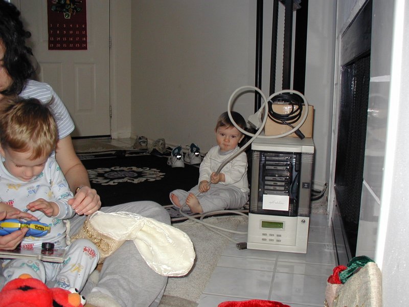 2001/12(December)/Xmas/800x600_2001-12-25-Xmas-05-Dax.JPG