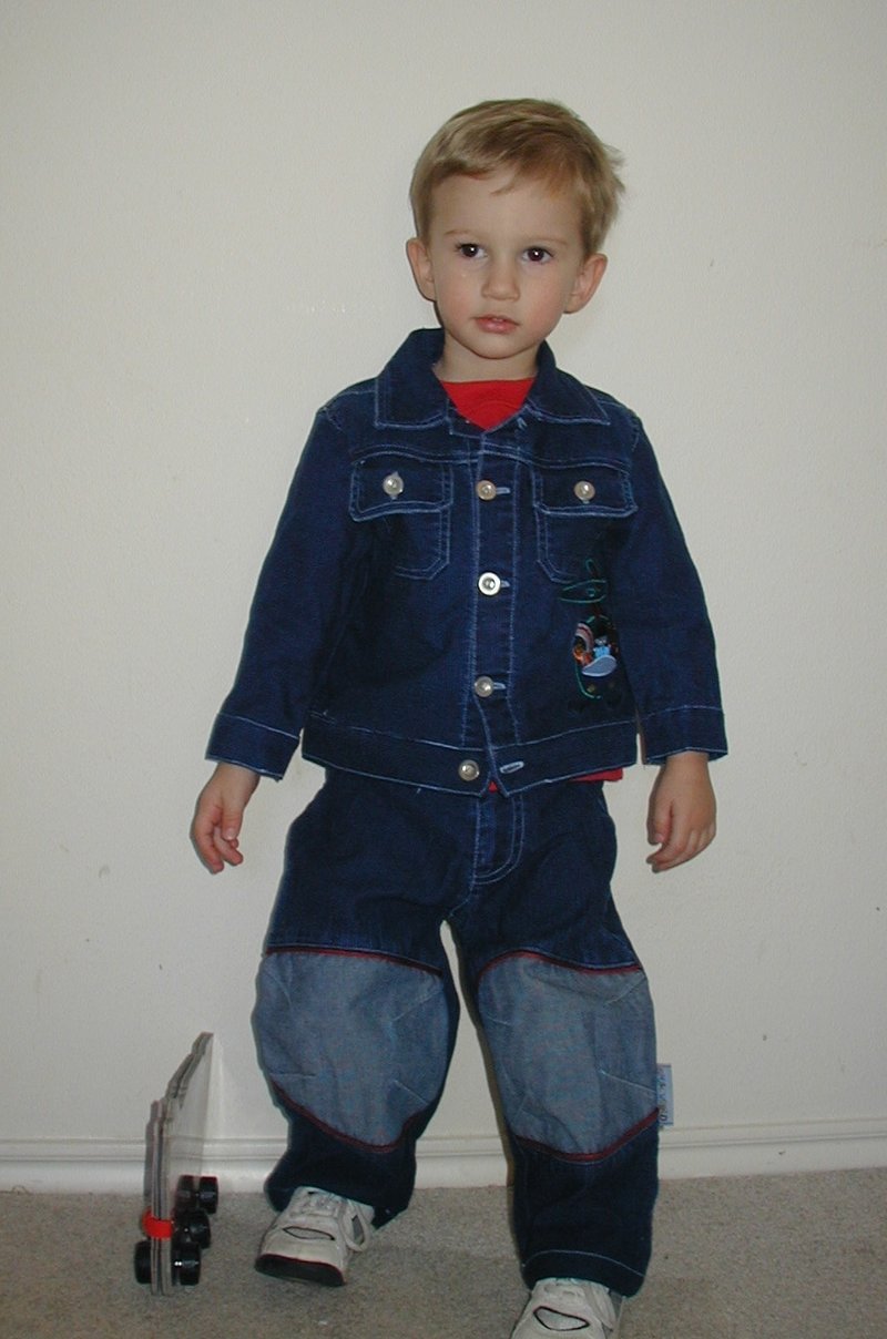 2001/12(December)/Xmas/800x600_2001-12-25-Xmas-13-Chance-in-denim.JPG