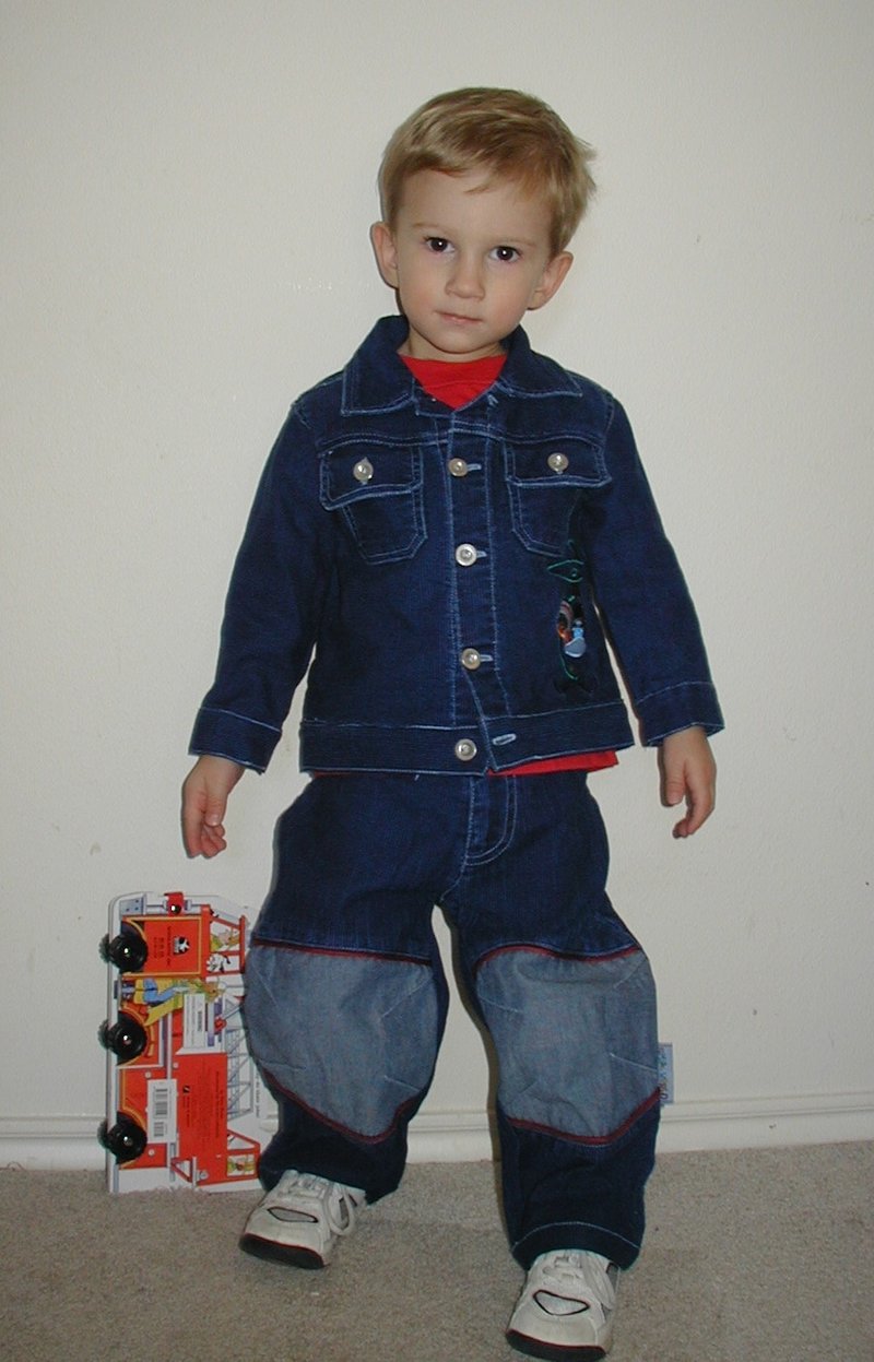 2001/12(December)/Xmas/800x600_2001-12-25-Xmas-15-Chance-in-denim.JPG