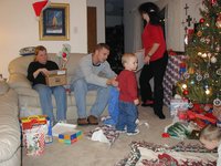 2001-12-24-Xmas-eve-17-Katie-Justin-Vale-Suzi.JPG