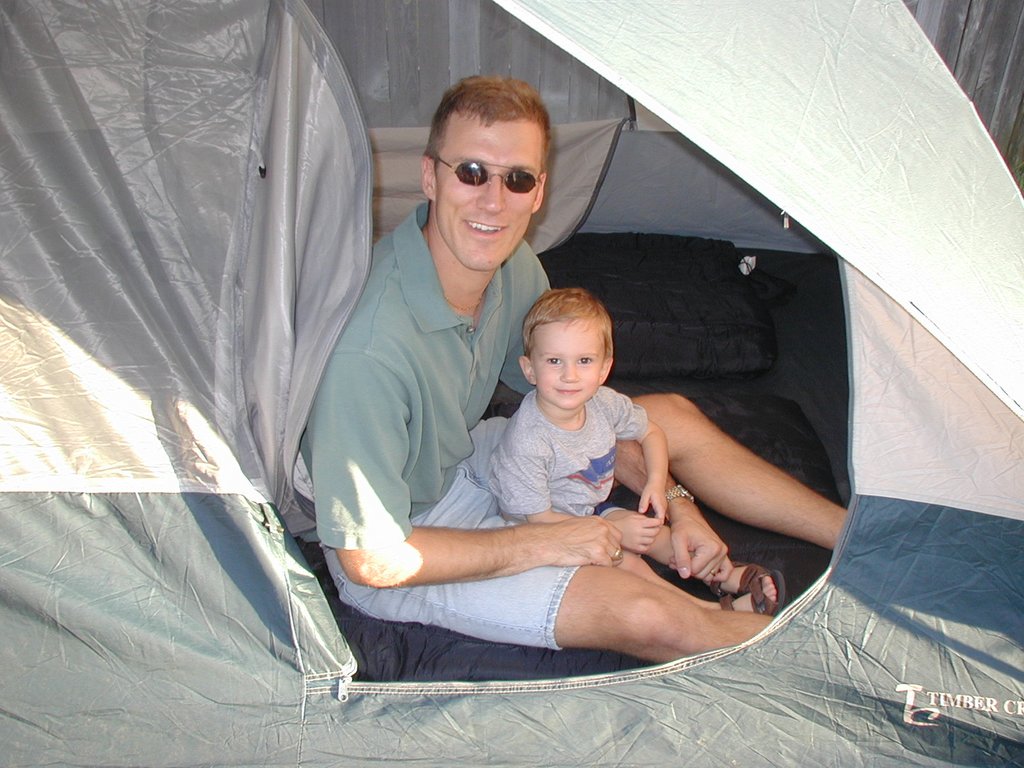 2001/Best/1024x768_2001-10-22-backyard-camping-test-Travis-Chance.JPG