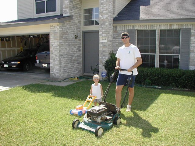2001/Best/640x480_2001-08-23-Chance-mowing-4-Travis.JPG