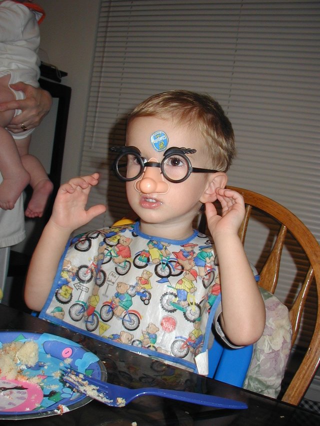 2001/Best/640x480_2001-10-21-Mark-bday-4-Chance.JPG