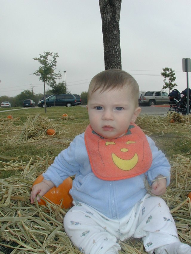 2001-10-30-Halloween-school-party-01-Dax.JPG