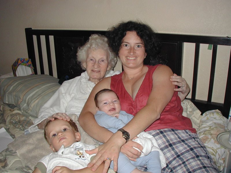 2001/Best/800x600_2001-07-30-Nana-Dax-Suzi-Chance2.JPG