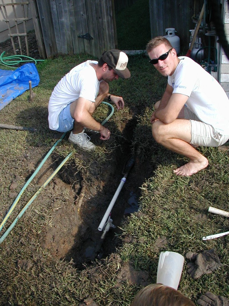 2001/Best/800x600_2001-09-03-Travis-Stan-fixing-broken-water-pipe-Labor-Day-1.JPG