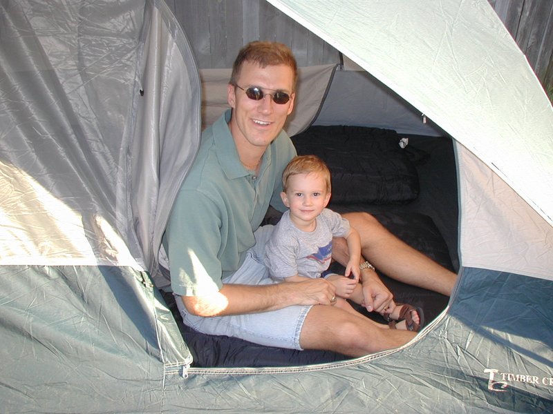 2001/Best/800x600_2001-10-22-backyard-camping-test-Travis-Chance.JPG