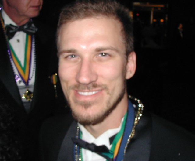2002/01(January)/CoronationBall/640x480_2002-01-12-MG-Coronation-19-Travis.JPG