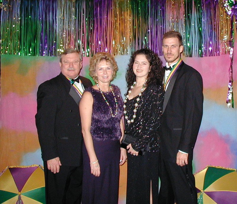 2002/01(January)/CoronationBall/800x600_2002-01-12-MG-Coronation-05-Jim-Janeen-Suzi-Travis.JPG