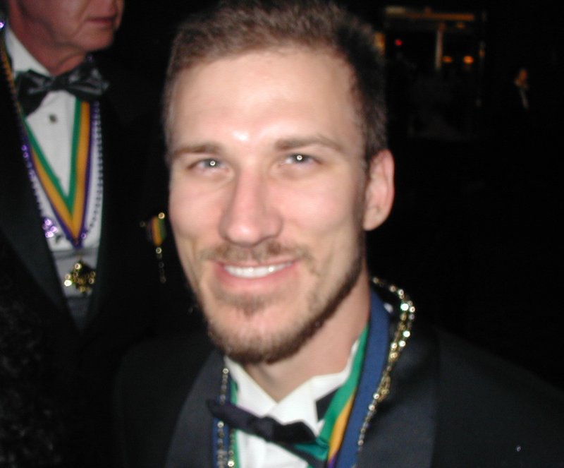 2002/01(January)/CoronationBall/800x600_2002-01-12-MG-Coronation-19-Travis.JPG