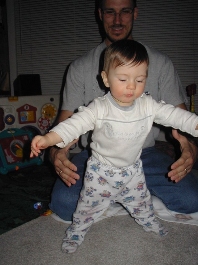 2002/01(January)/Misc/640x480_2002-01-05-Dax-walking-7.JPG