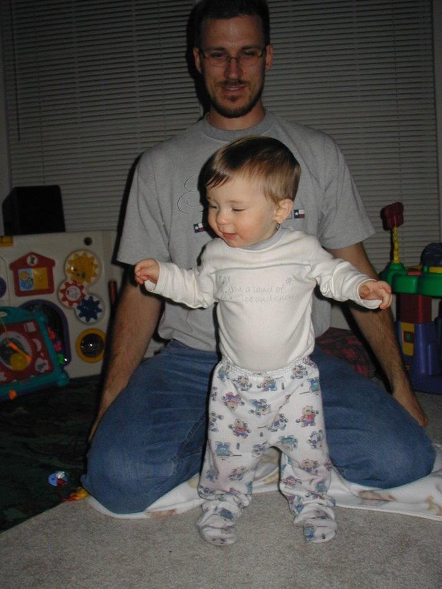 2002/01(January)/Misc/640x480_2002-01-05-Dax-walking-9.JPG