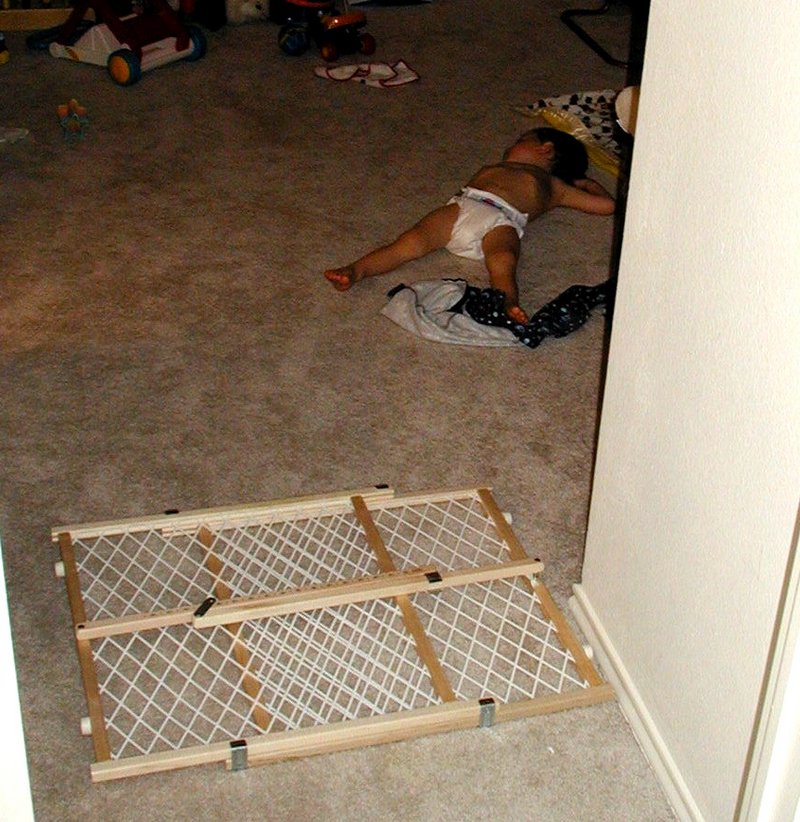 2002/01(January)/Misc/800x600_2002-01-01-Chance-crashed-in-room-2.JPG