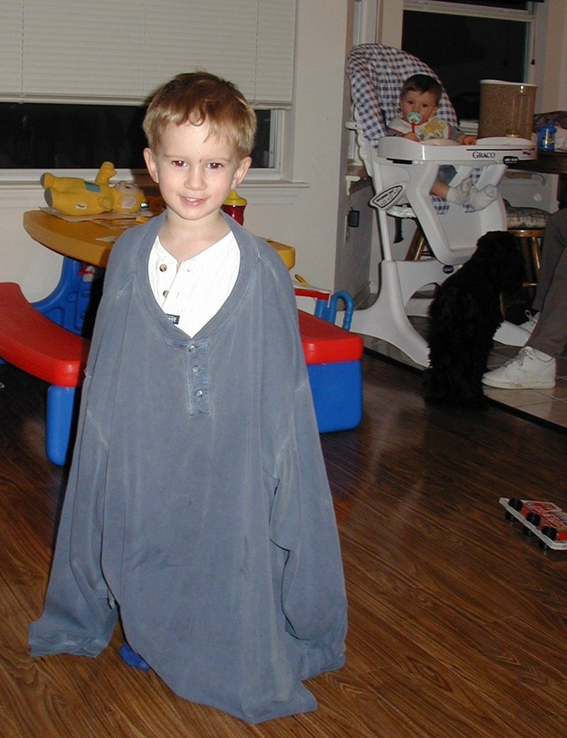 2002/01(January)/Misc/800x600_2002-01-08-Chance-daddys-shirt-1.JPG