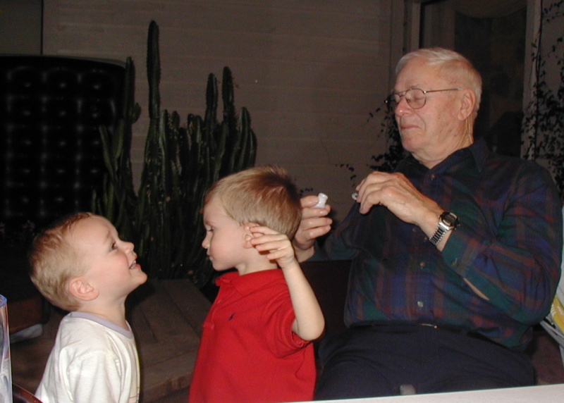 2002/02(February)/800x600_2002-02-25-29-Chance-Melvin-Vale-bubbles.JPG