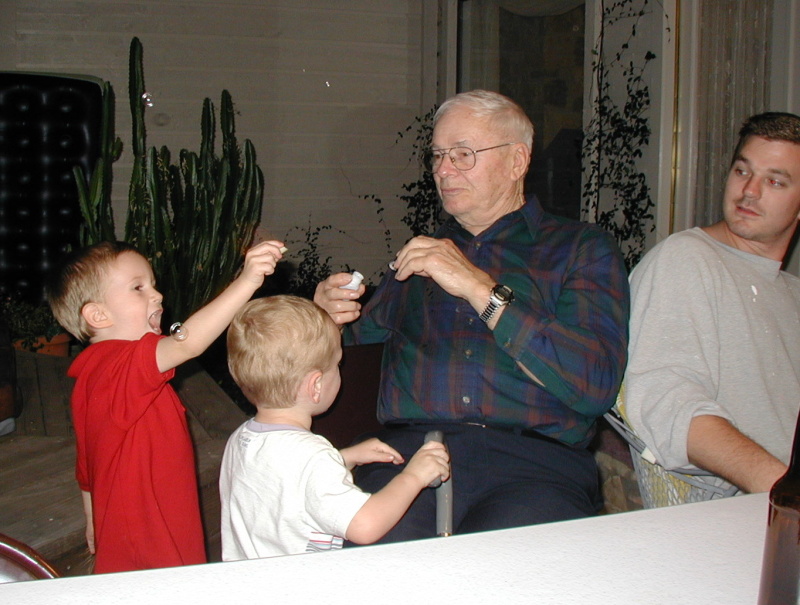 2002/02(February)/800x600_2002-02-25-30-Chance-Melvin-Vale-bubbles.JPG