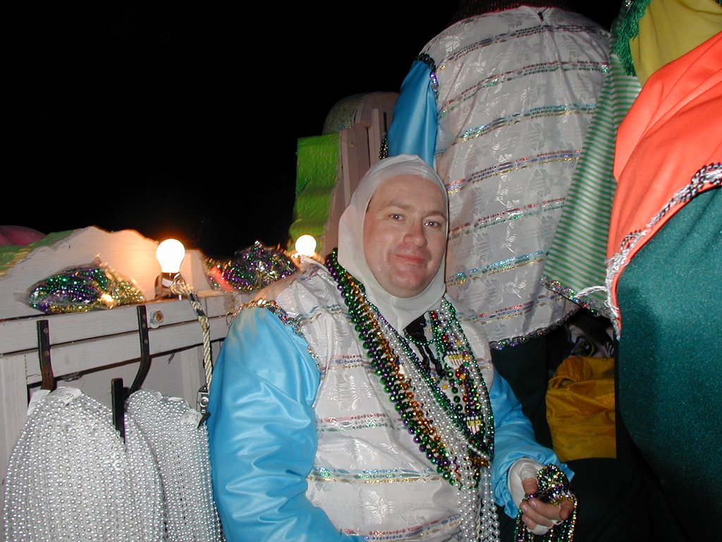 2002/02(February)/MardiGras/1024x768_2002-02-09-20-Parade-break-on-Canal-St.JPG