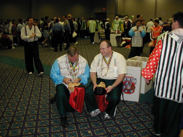 2002/02(February)/MardiGras/640x480_2002-02-09-04-preparing-for-parade-Jim-John.JPG