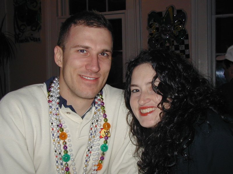 2002/02(February)/MardiGras/800x600_2002-02-07-Mardi-Gras-Balcony-2-Travis-Suzi.JPG