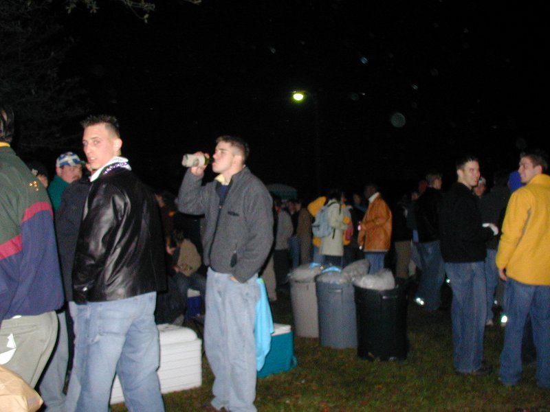 2002/02(February)/MardiGras/800x600_2002-02-08-Mardi-Gras-Line-for-parade-2.JPG