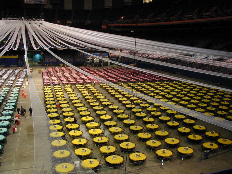 2002/02(February)/MardiGras/800x600_2002-02-09-01-Superdome-preps.JPG