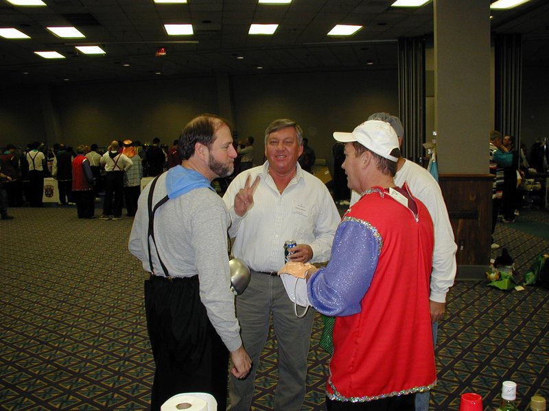 2002/02(February)/MardiGras/800x600_2002-02-09-05-preparing-for-parade-Danny-Randy-Rob.JPG