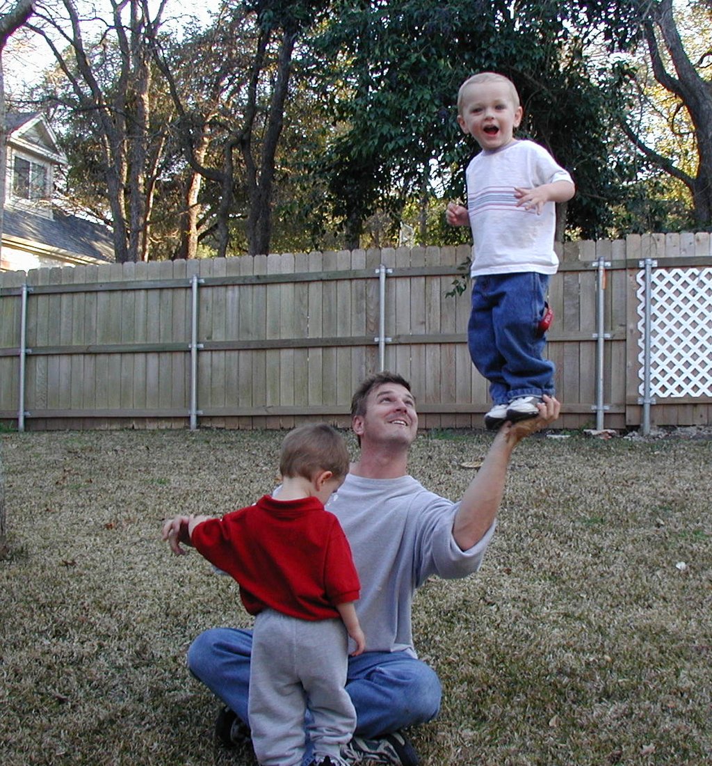2002/02(February)/Melvin-Mary-Visit/1024x768_2002-02-25-14-Chance-Vale-Justin-stunting.JPG