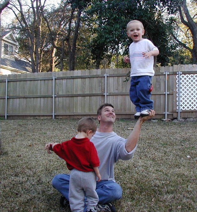 2002/02(February)/Melvin-Mary-Visit/640x480_2002-02-25-14-Chance-Vale-Justin-stunting.JPG