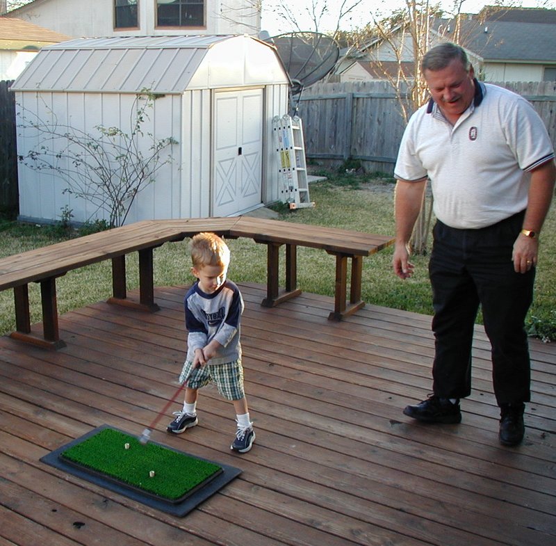 2002/02(February)/Melvin-Mary-Visit/800x600_2002-02-23-6-Chance-golfing-Jim.JPG