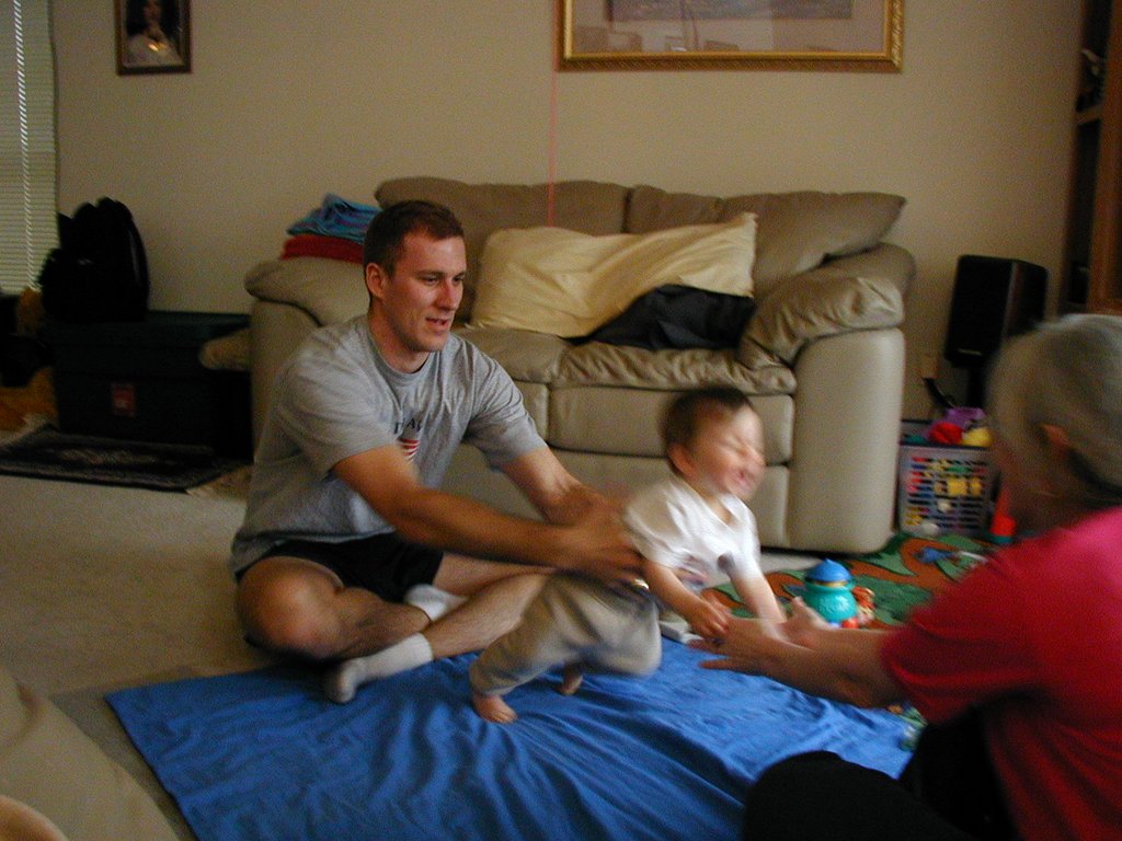 2002/02(February)/Misc/1024x768_2002-02-17-Dax-learning-to-walk-11.JPG