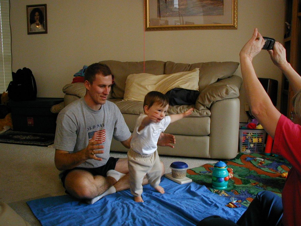 2002/02(February)/Misc/1024x768_2002-02-17-Dax-learning-to-walk-34.JPG