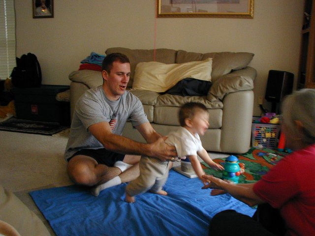 2002/02(February)/Misc/640x480_2002-02-17-Dax-learning-to-walk-10.JPG