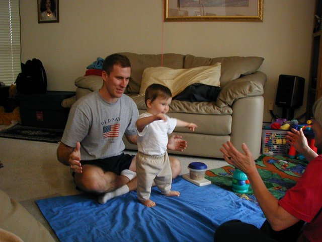 2002/02(February)/Misc/640x480_2002-02-17-Dax-learning-to-walk-13.JPG