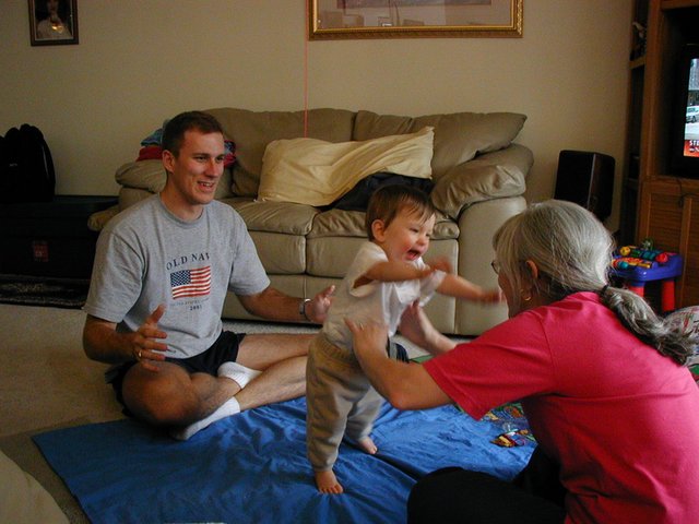 2002/02(February)/Misc/640x480_2002-02-17-Dax-learning-to-walk-38.JPG