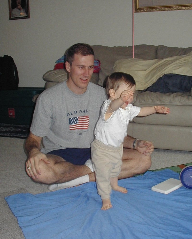 2002/02(February)/Misc/800x600_2002-02-17-Dax-learning-to-walk-02.JPG