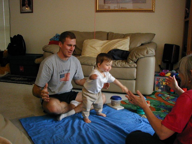 2002/02(February)/Misc/800x600_2002-02-17-Dax-learning-to-walk-14.JPG