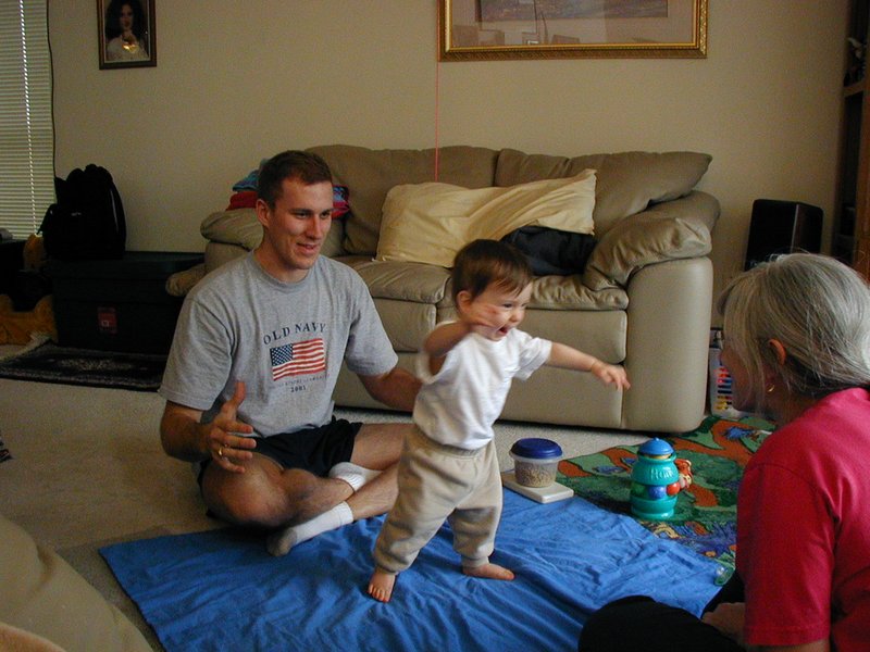 2002/02(February)/Misc/800x600_2002-02-17-Dax-learning-to-walk-21.JPG