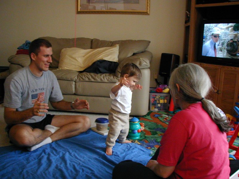 2002/02(February)/Misc/800x600_2002-02-17-Dax-learning-to-walk-29.JPG