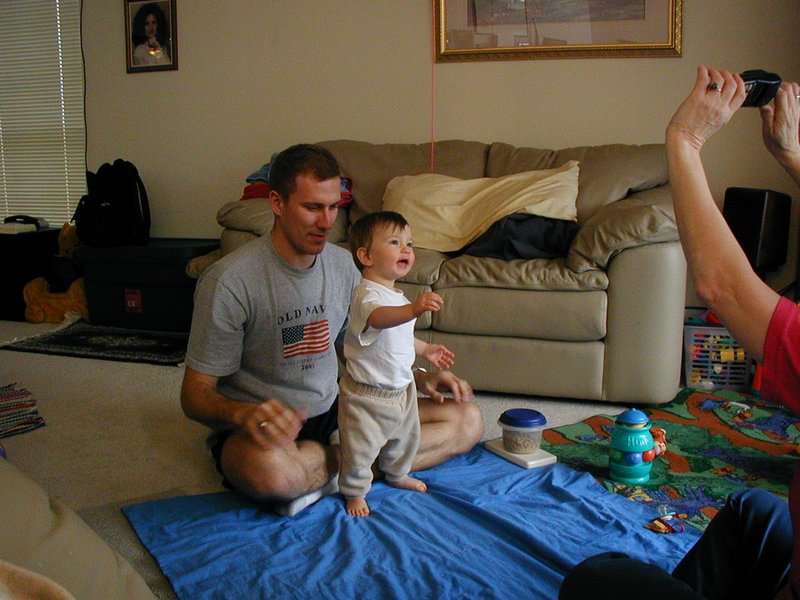 2002/02(February)/Misc/800x600_2002-02-17-Dax-learning-to-walk-33.JPG