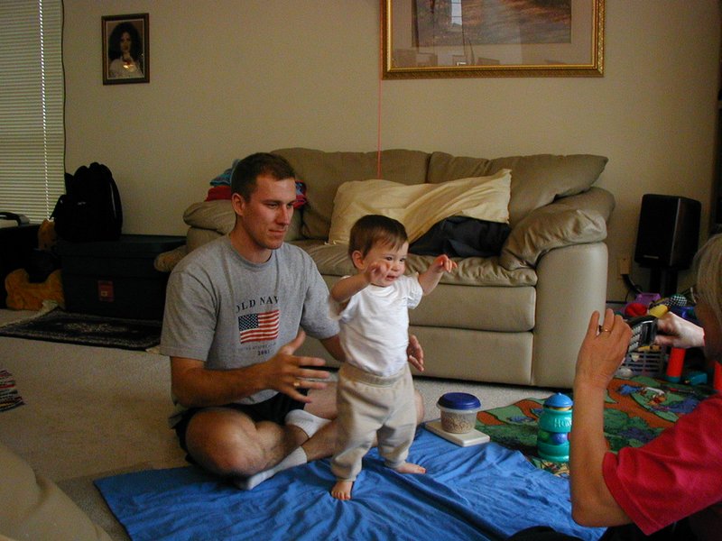 2002/02(February)/Misc/800x600_2002-02-17-Dax-learning-to-walk-35.JPG