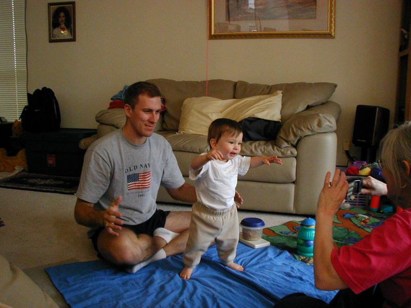 2002/02(February)/Misc/800x600_2002-02-17-Dax-learning-to-walk-36.JPG