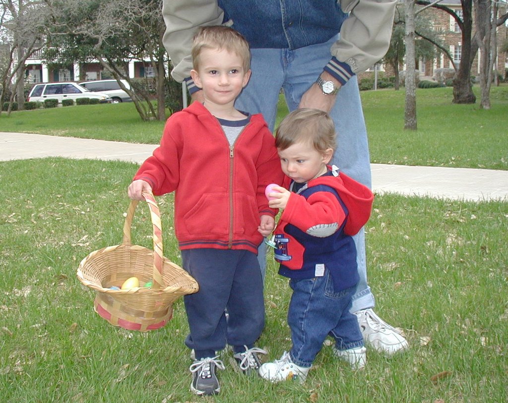 2002/03(March)/Easter/1024x768_2002-03-16-Mother-n-More-Easter-7-Chance-Dax.JPG