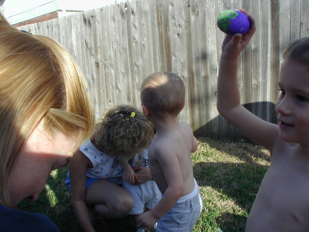 2002/03(March)/Easter/1024x768_2002-03-30-Easter-14-confetti-eggs-Chance-Katie-Vale-Janeen.JPG