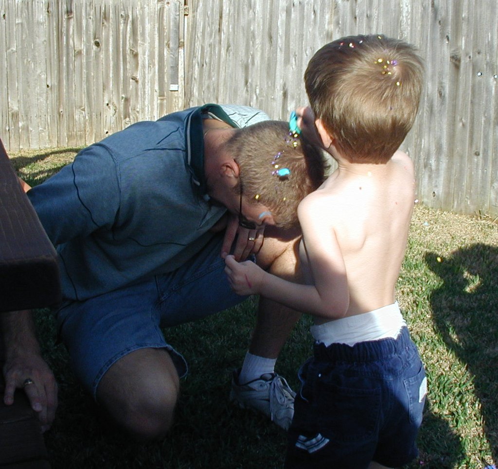 2002/03(March)/Easter/1024x768_2002-03-30-Easter-23-confetti-eggs-Travis-Chance.JPG