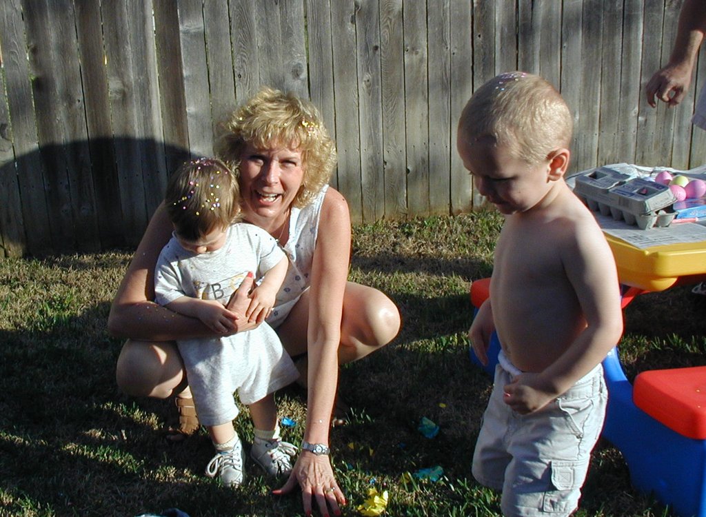 2002/03(March)/Easter/1024x768_2002-03-30-Easter-27-confetti-eggs-Dax-Janeen-Vale.JPG