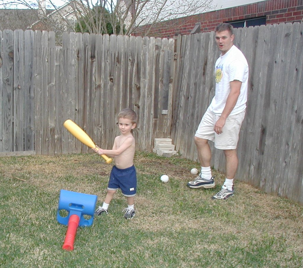 2002/03(March)/Easter/1024x768_2002-03-30-Easter-31-Justin-Chance-bat.JPG