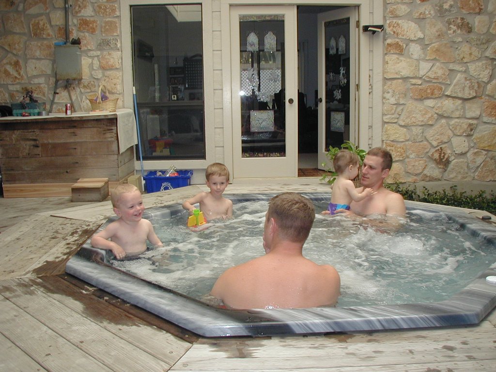 2002/03(March)/Easter/1024x768_2002-03-31-Easter-11-hottub-Travis-Dax-Chance-Vale-Justin.JPG
