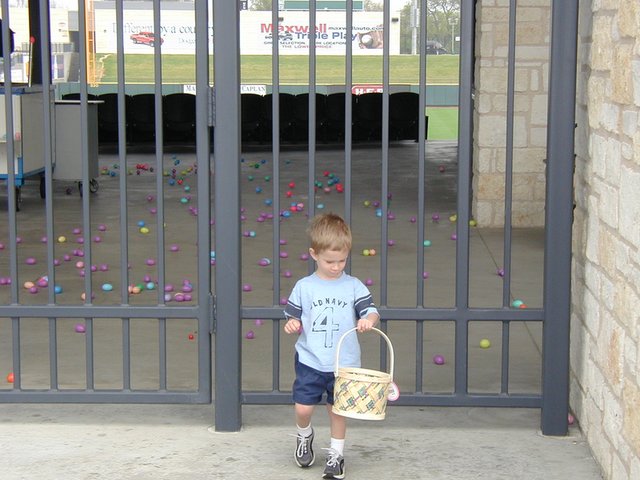 2002/03(March)/Easter/640x480_2002-03-30-Easter-04-Dell-Diamond-Chance.JPG