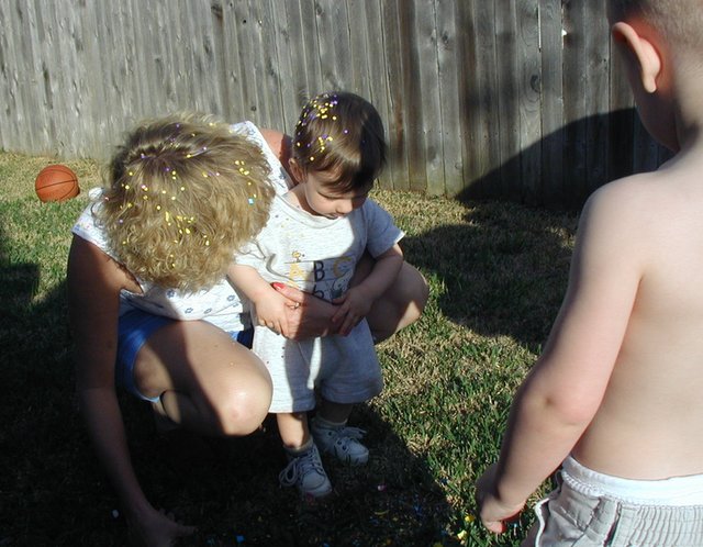 2002/03(March)/Easter/640x480_2002-03-30-Easter-15-confetti-eggs-Janeen-Dax.JPG